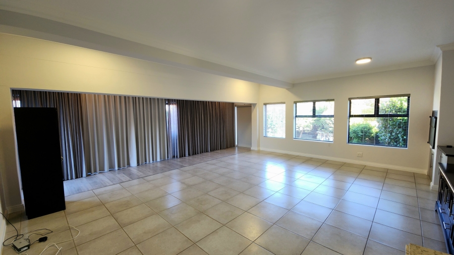 4 Bedroom Property for Sale in Hartenbos Heuwels Western Cape